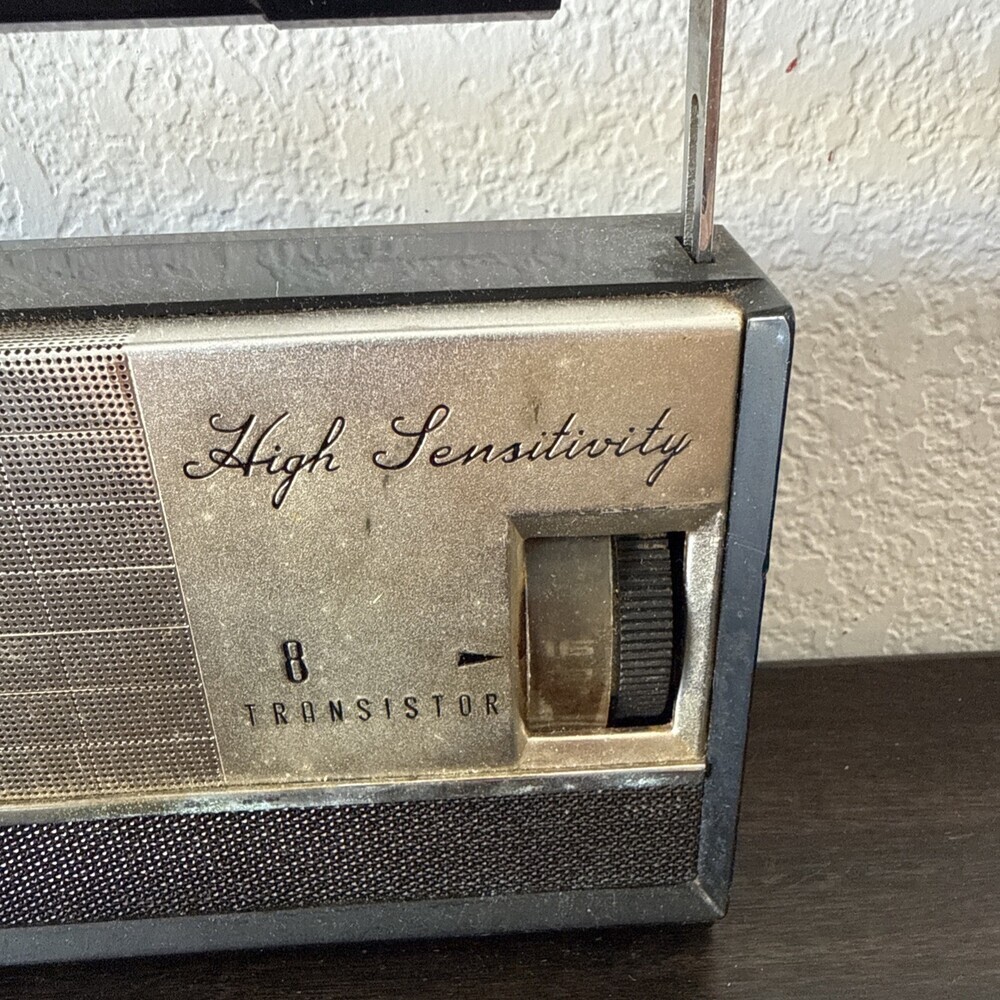 Vintage High Sensitivity Transistor Radio From Japan In The 1960S - Picture 2 of 7